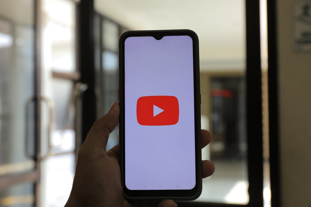 Oketer News | 2 Cara Memutar Youtube di Latar Belakang Android Versi Premium dan Lewat Pengaturan