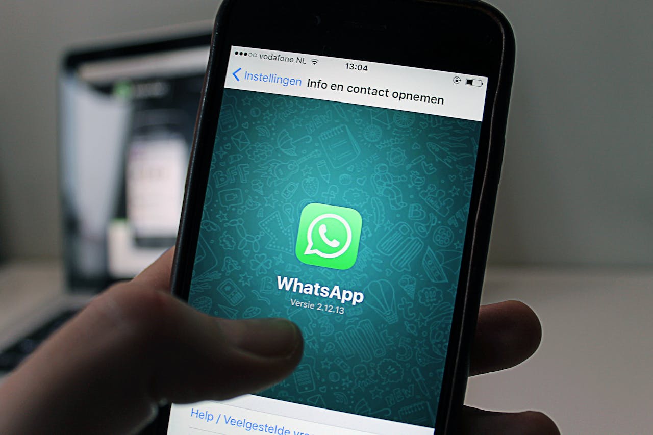 Oketer News | 5 Aplikasi Pengunduh Status Whatsapp, Solusi Mudah Untuk Download Status Orang Lain